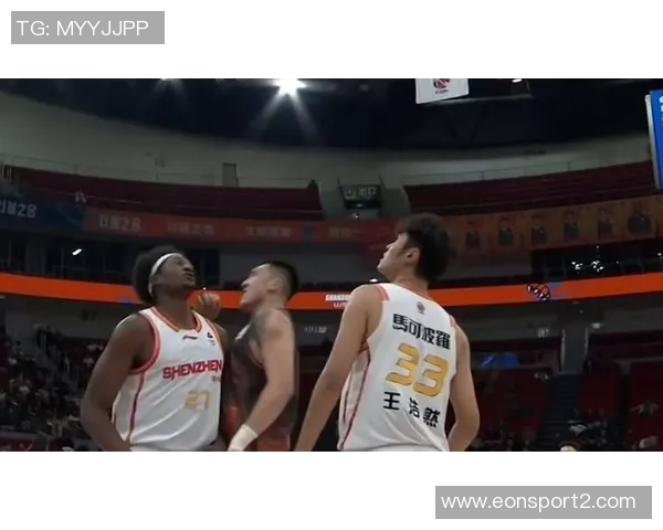 管子煜突破防守连过两人上篮被文班帽封盖精彩瞬间回顾